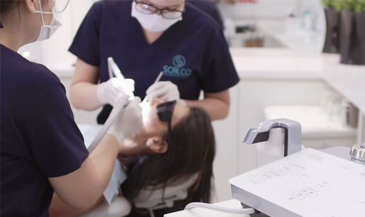 Clínica de Odontologia Estética em Londrina, oferece tratamentos como: Facetas de Porcelana, Lentes de Contato Dental, Invisalign e muitos outros tratamentos.